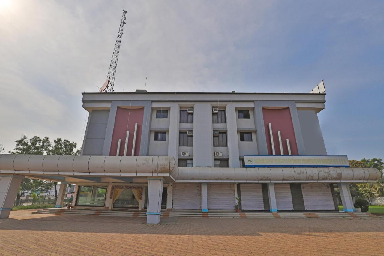 Utkarsh Hotel Dadra Eksteriør bilde