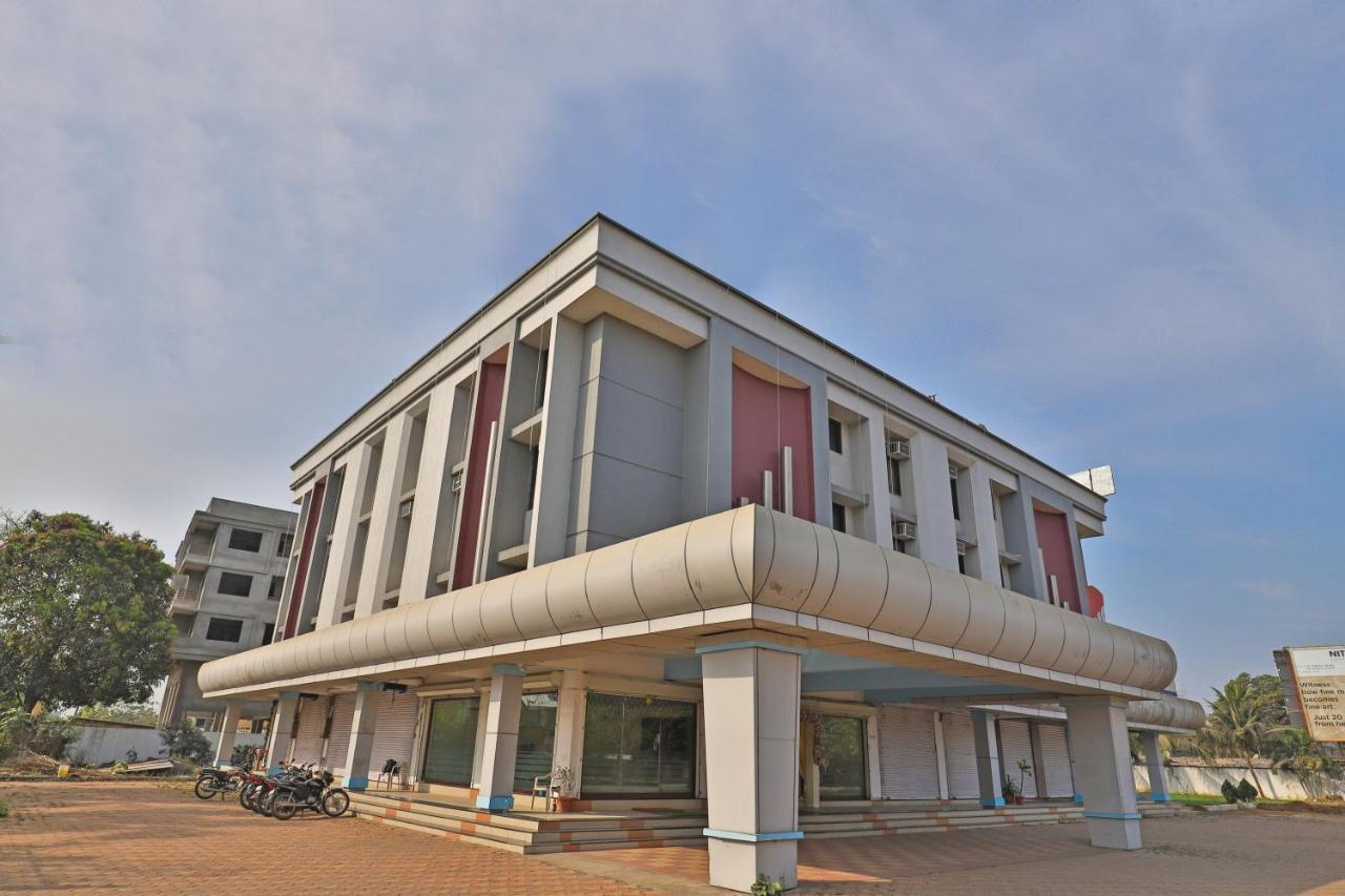 Utkarsh Hotel Dadra Eksteriør bilde