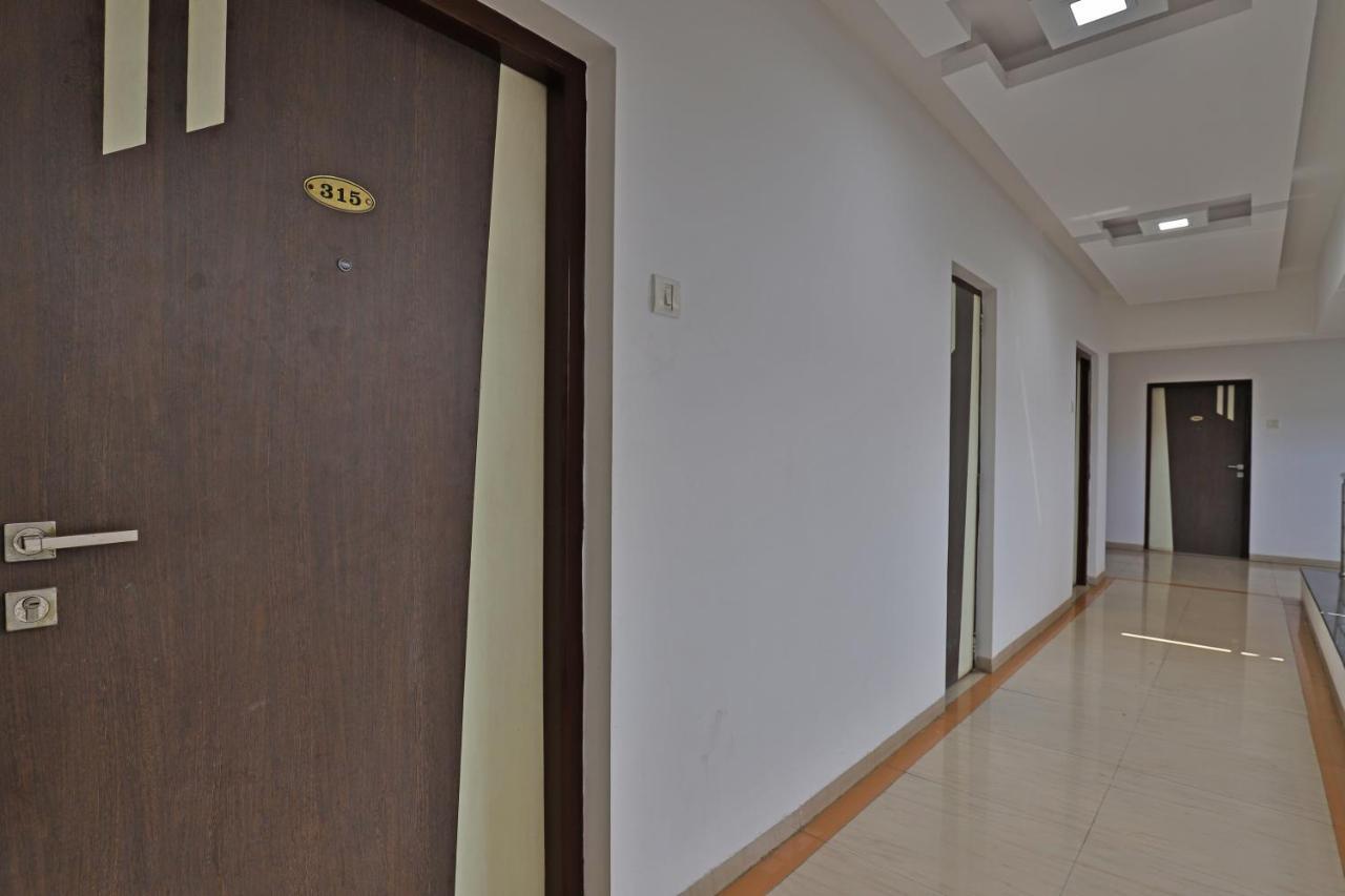 Utkarsh Hotel Dadra Eksteriør bilde